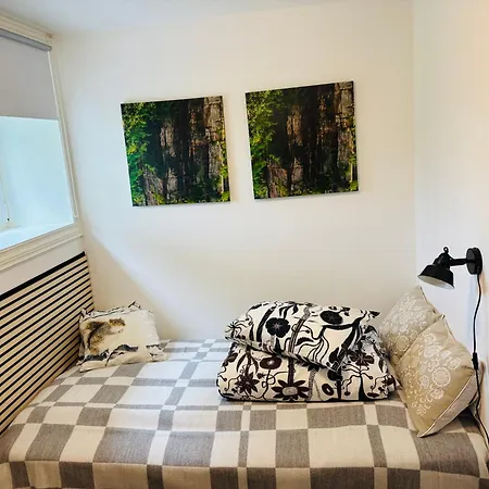 Fresh & Small Bedroom Near Centre Alloggio in famiglia