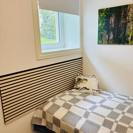 Fresh & Small Bedroom Near Centre Alloggio in famiglia