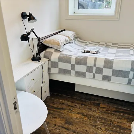 Fresh & Small Bedroom Near Centre Alloggio in famiglia
