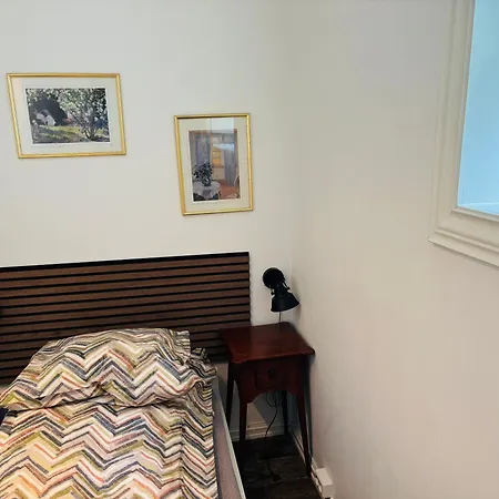 Fresh & Small Bedroom Near Centre Alloggio in famiglia