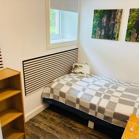 Fresh & Small Bedroom Near Centre Alloggio in famiglia