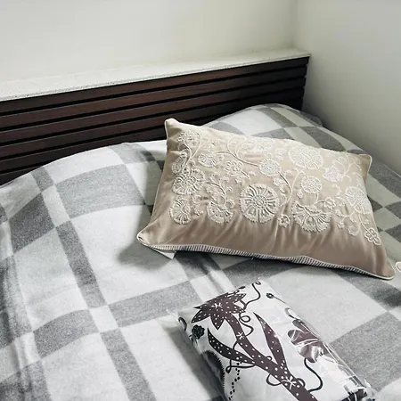 Fresh & Small Bedroom Near Centre Alloggio in famiglia